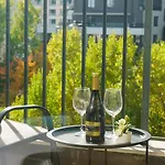 Student With Mountain View Balcony And Underground Parking 1 Apartamento