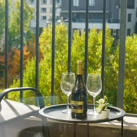 Student With Mountain View Balcony And Underground Parking 1 Apartman
