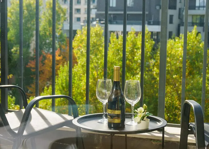 Student With Mountain View Balcony And Underground Parking 1 アパート